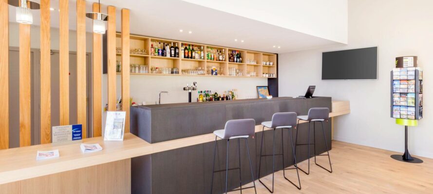 Le Bar et la réception de l'Hôtel