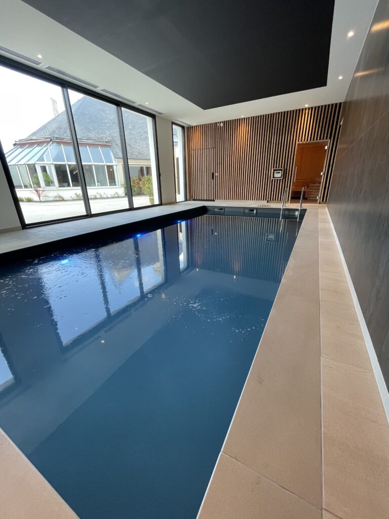 Piscine de l'hotel Armor Park de Dinan